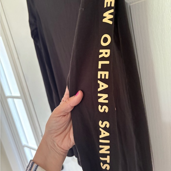 Like New New Orleans Saints women’s size M long sleeved black t shirt - Picture 4 of 5
